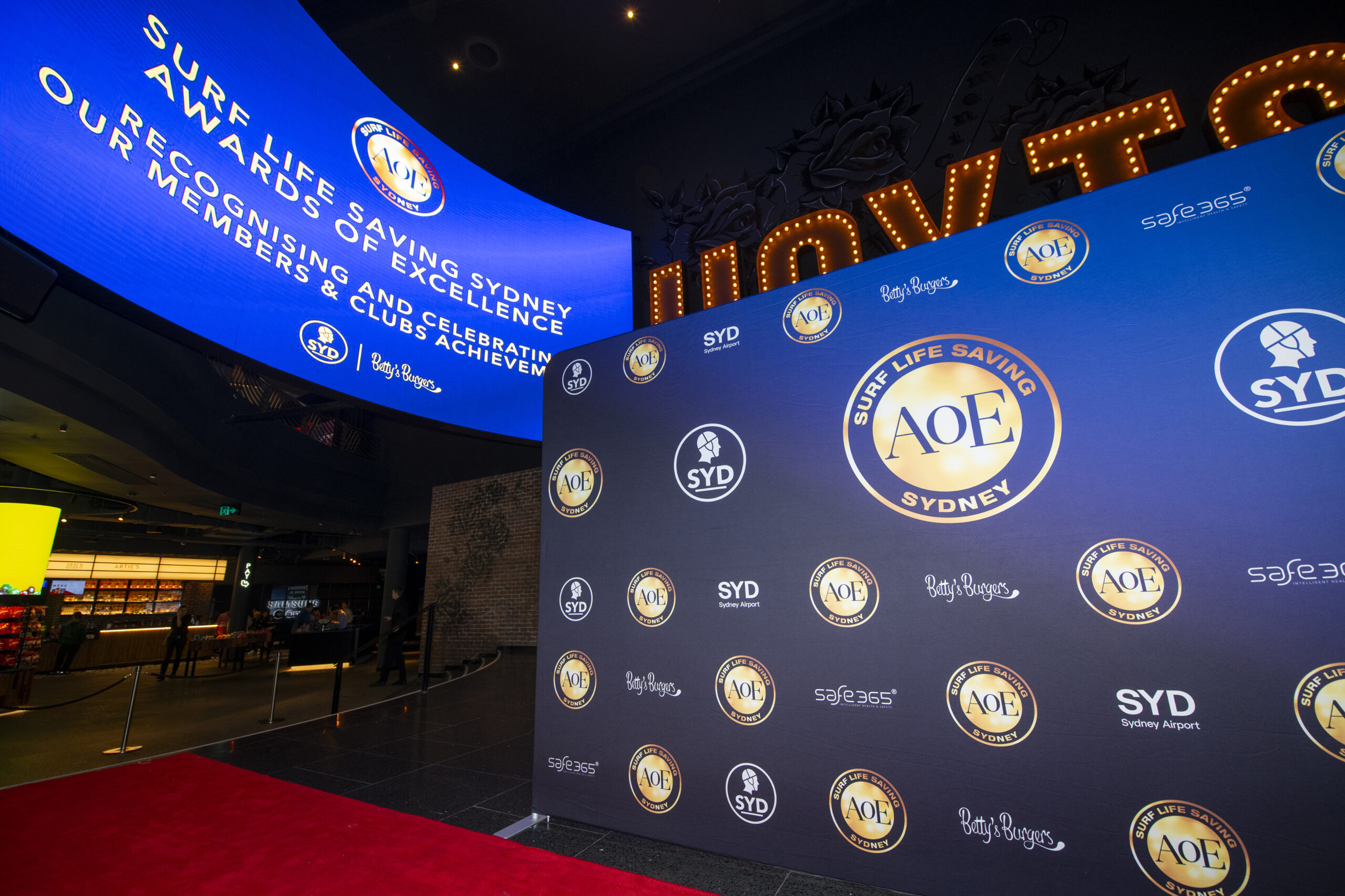 P37 Middle Image Replacement